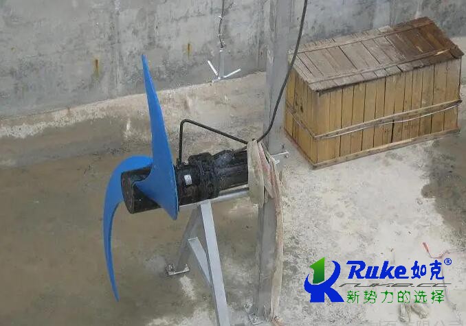 污泥池潛水?dāng)嚢铏C的工作原理和安裝調(diào)試